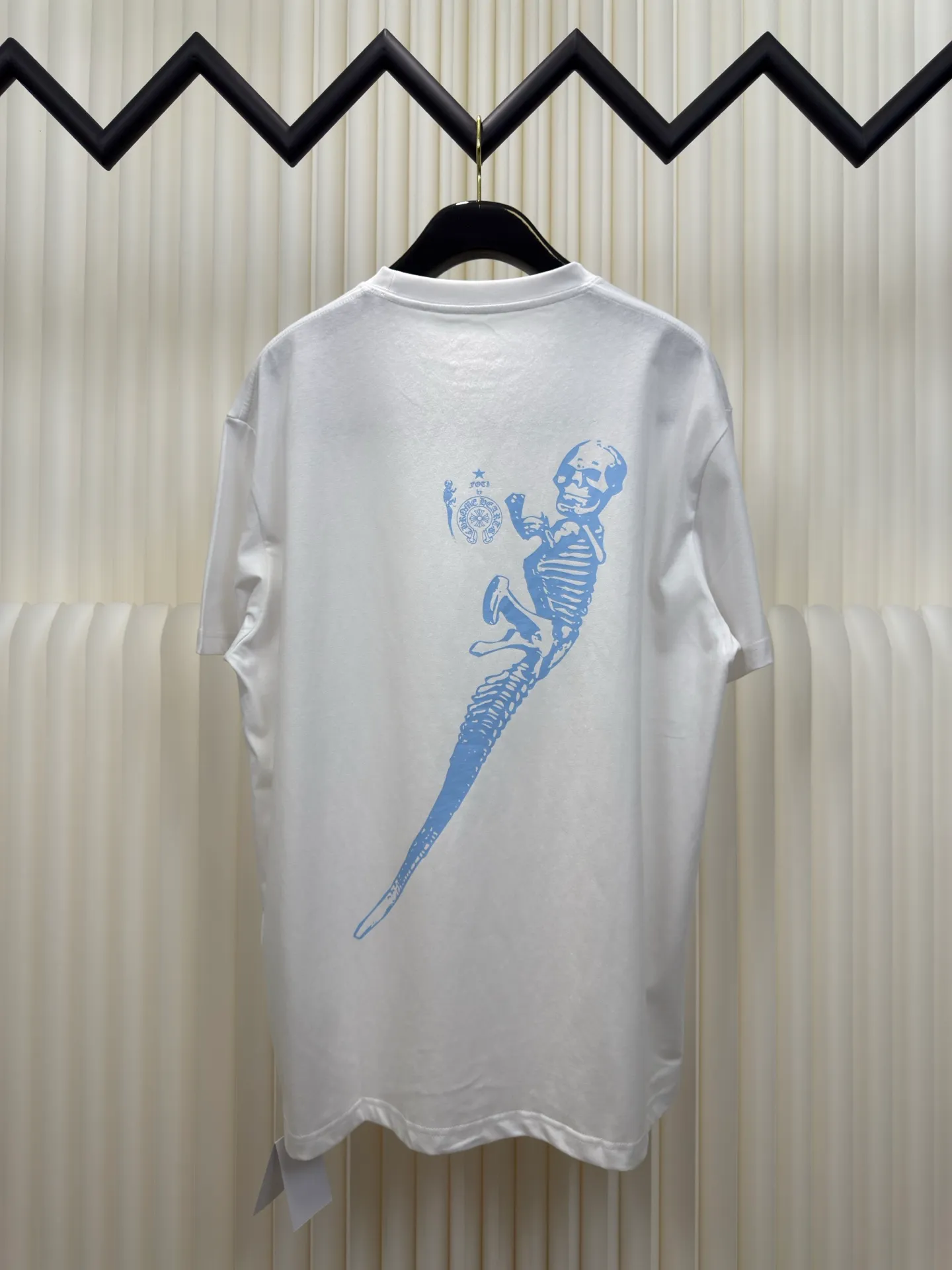 P240 Chrome Hearts Star Wars Limited Short Sleeves Authentic Open Edition - Physical Counter - Top Luxury Quality 🆚 Instant sale of all editions on the market. The fabric is made of 26 weave 200 grams of cotton. The printing is made of hand glue printing. Customized accessories. Size S M L